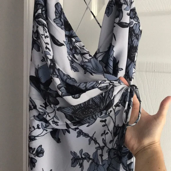 Worn once - Strappy floral open back maxi dress - Picture 6 of 8